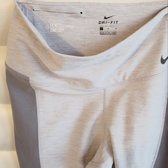 Nike One Legend Dri-Fit Leggings - Picture 4 of 5